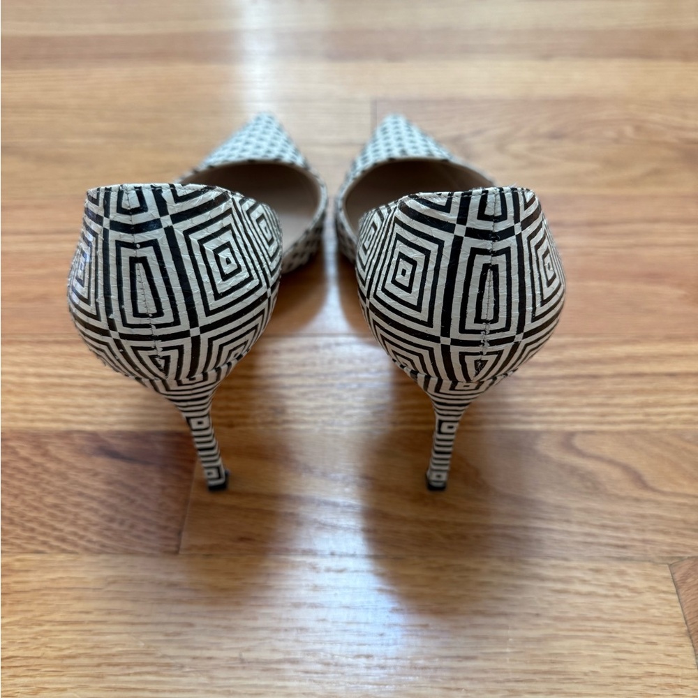 Manolo Blahnik Cream and Black pattern Heels - Picture 3 of 8